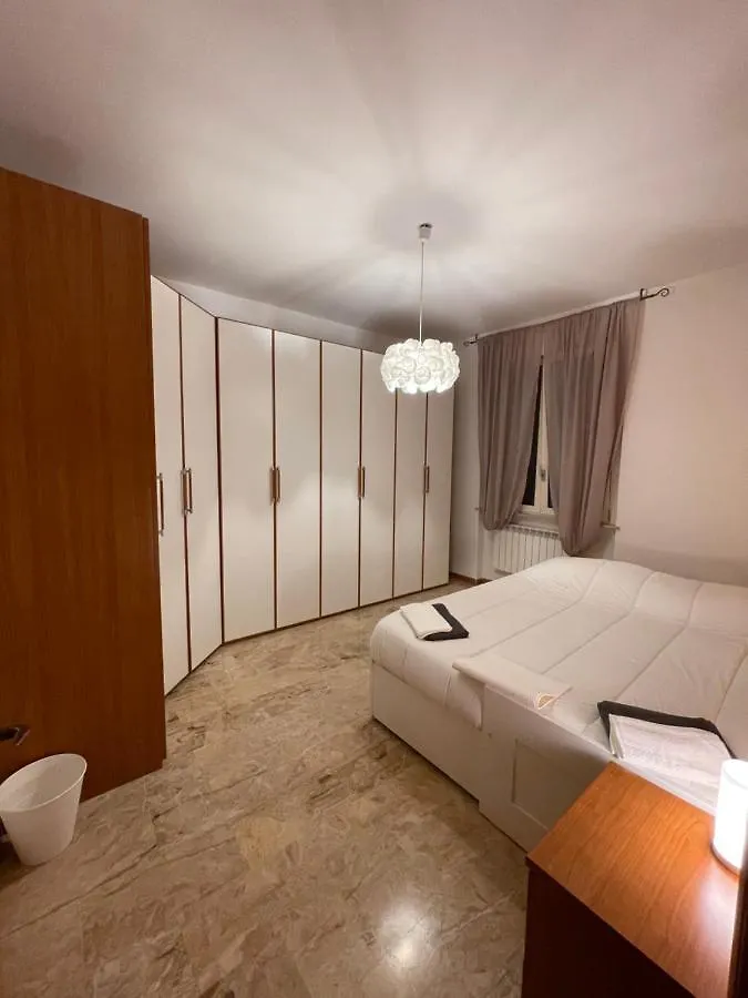 Apartment Appartamento Privato A Piacenza Con 3 Camere Matrimoniali Italy