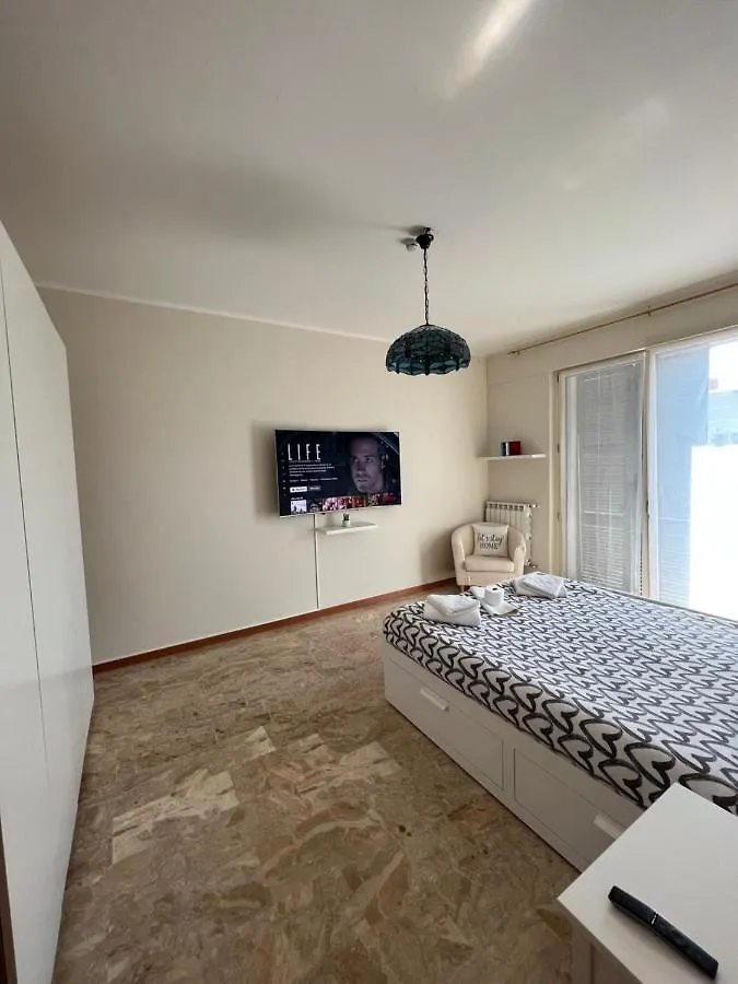Appartamento Privato A Piacenza Con 3 Camere Matrimoniali